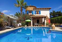 Strandnahes Ferienhaus mit Pool in Cala Santany (Nr. 0201)